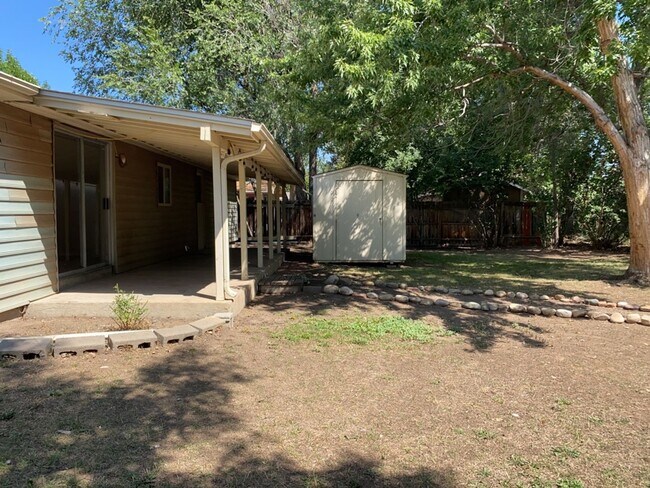 Building Photo - STUDENTS WELCOME! Sprawling Ranch Home w/ Large Fenced Yard