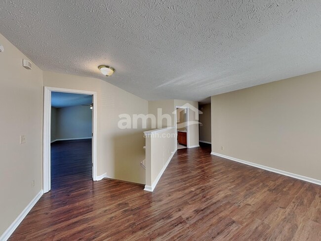 Building Photo - 529 Austrian Way