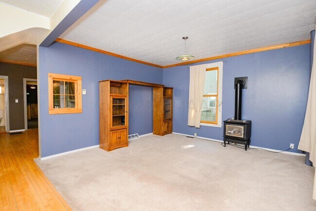 Building Photo - APPLICATION PENDING -- Gorgeous and spacio...