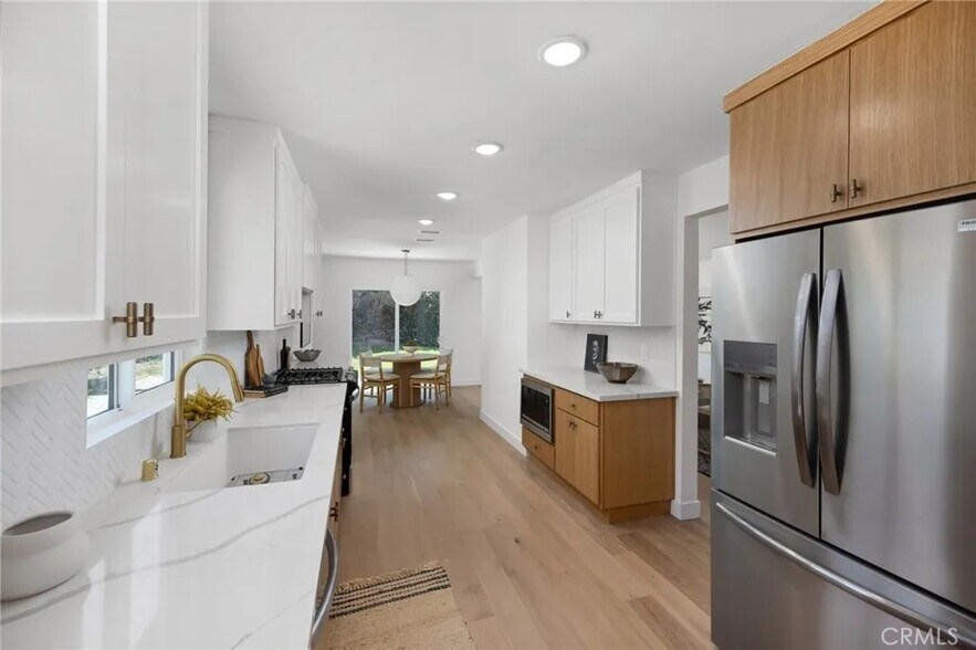 Building Photo - 3518 S Burnside Ave