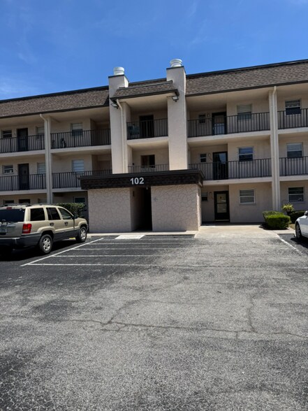 Building Photo - 102 Capri Isles Blvd