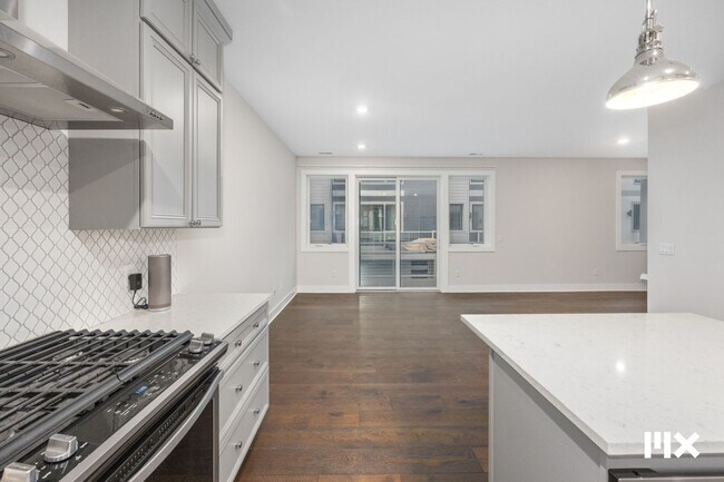 Building Photo - Two Bedroom Condo on Lookout Hill in Grand Rapids!