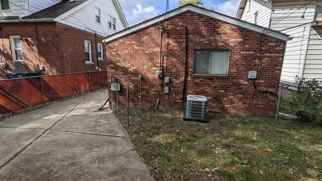 Building Photo - 1269 Fort Park Blvd