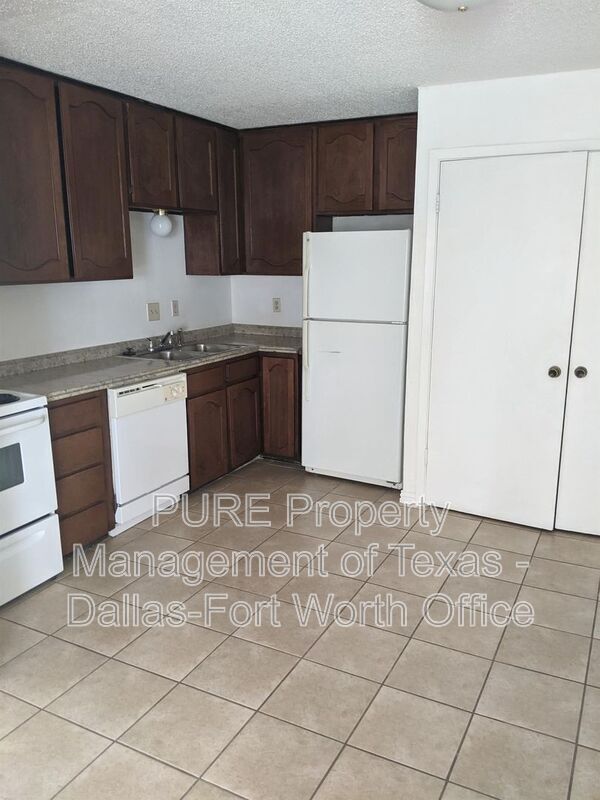 Building Photo - 901 S Mesquite St