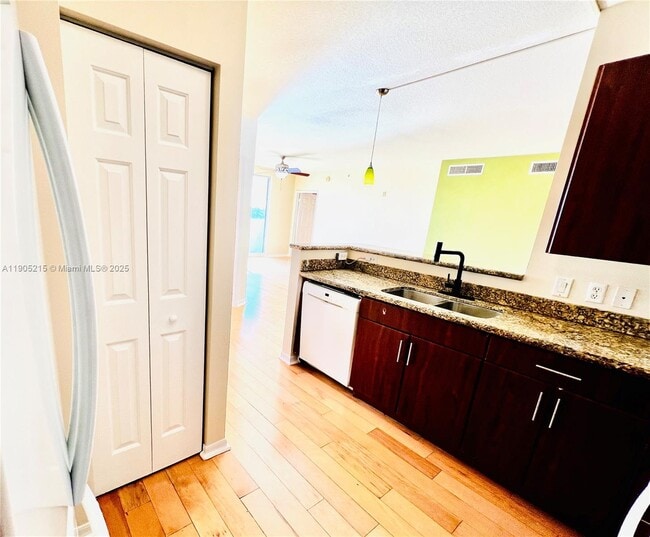 Building Photo - 2421 NE 65th St