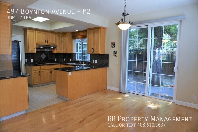 Building Photo - Contemporary Townhouse in Central Location!