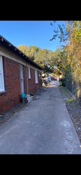 Driveway - 4422 Bell St