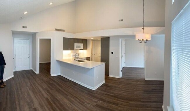 Building Photo - Bright Two Bedroom Condo at Powderhorn