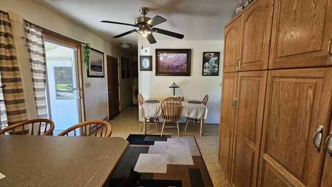 Building Photo - Losleben- House with large yard fully furnished Available Nov 1st - May 31st