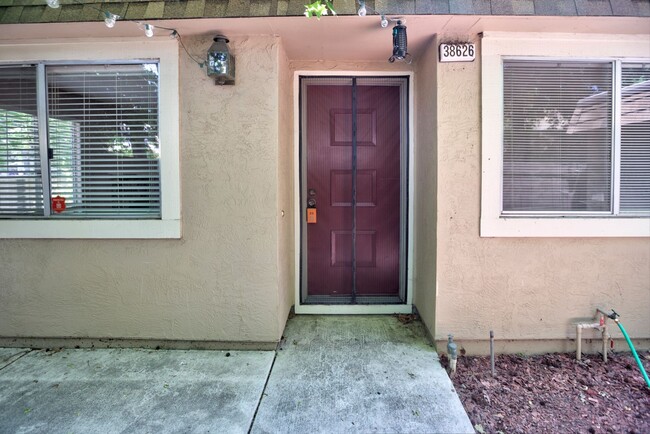 Primary Photo - 1 car garage, cental air, washer/dryer in ...