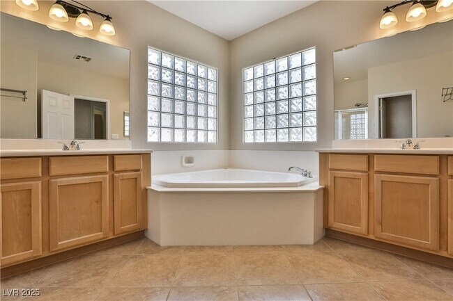 Building Photo - 2687 Bothwell Pl