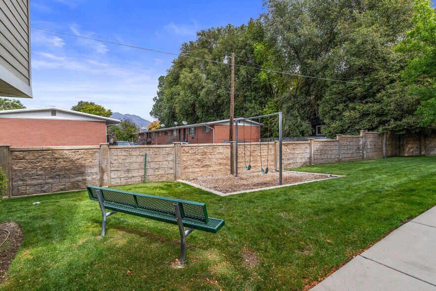 Building Photo - 389 S State St