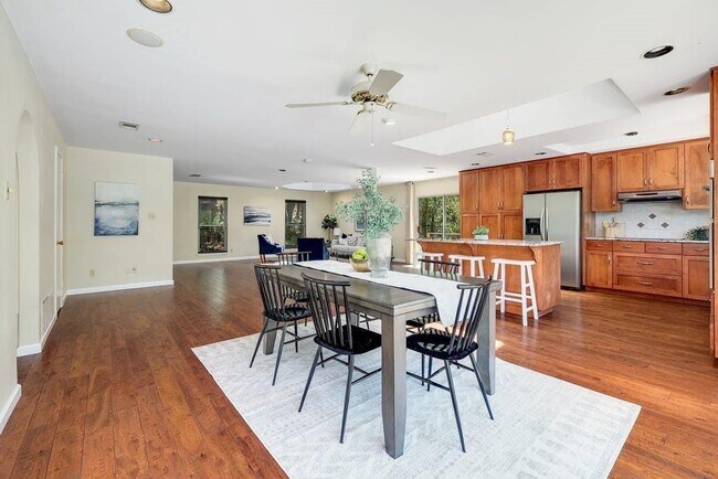 Building Photo - 10408 Double Spur Loop