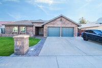 Building Photo - 907 E San Remo Ave