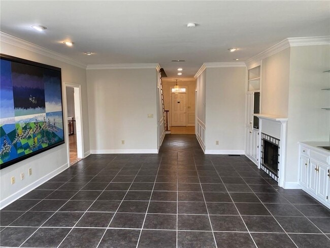 Building Photo - 7155 Roswell Rd