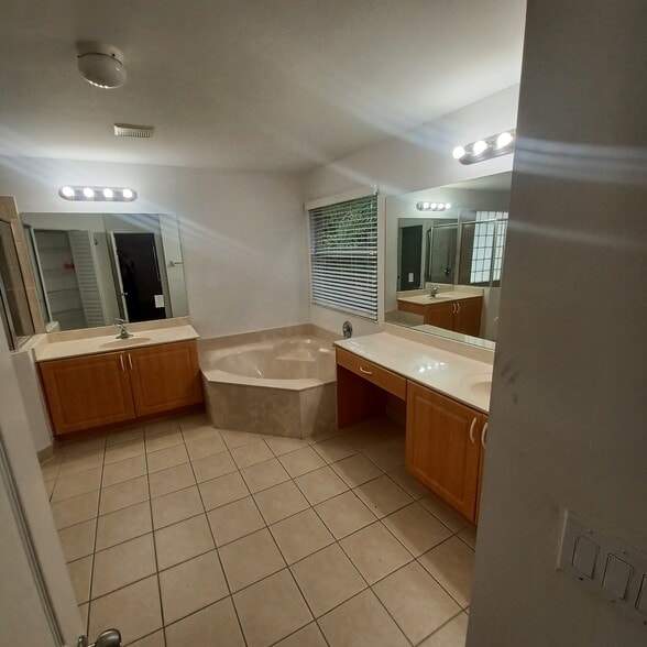Building Photo - 6258 Adriatic Way