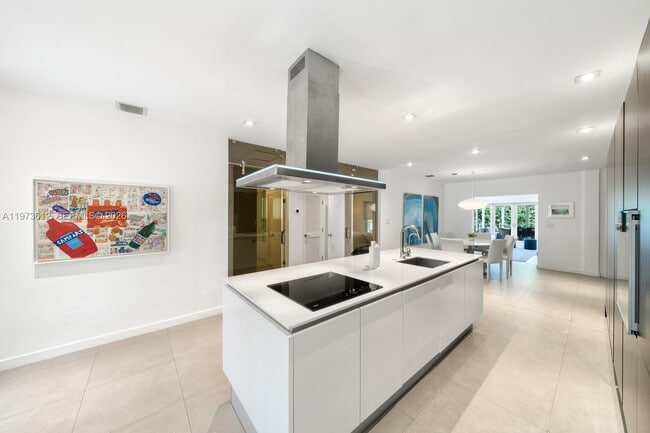 Building Photo - 114 5th Dilido Terrace