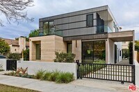 Building Photo - 352 Crescent Dr