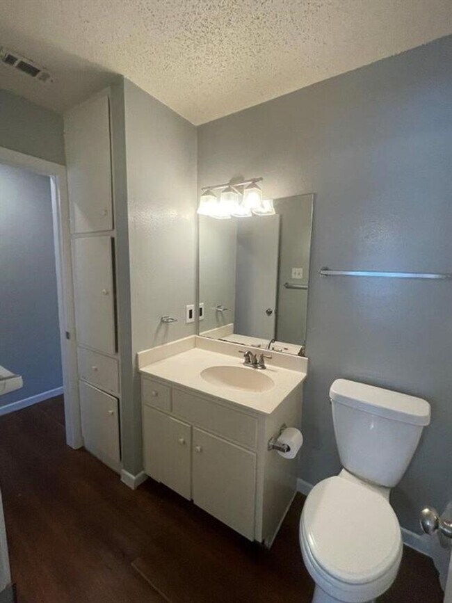 Building Photo - 309 E Grady Dr