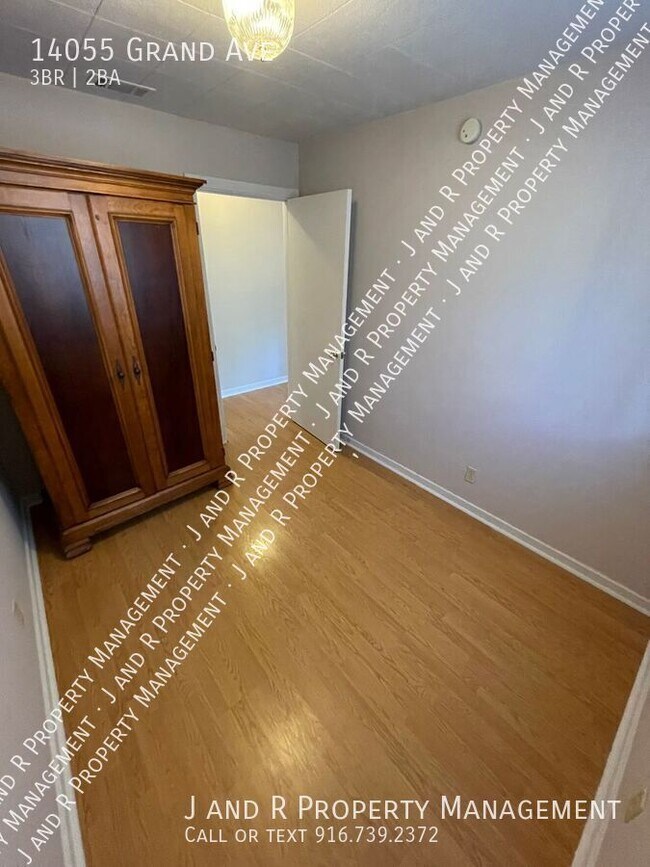 Building Photo - 14055 Grand Ave