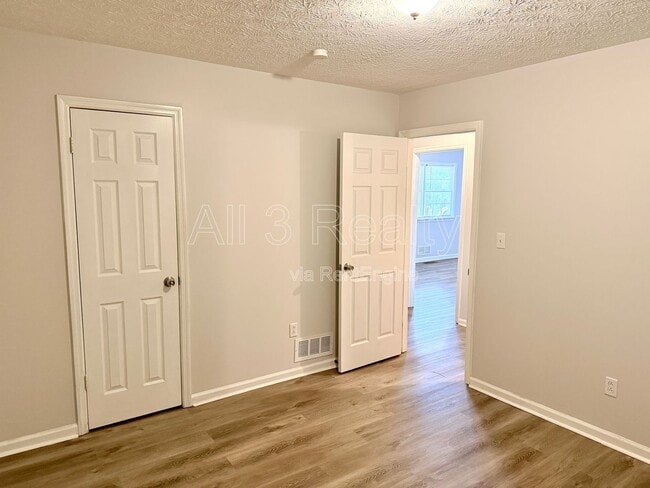 Building Photo - 88 Church St