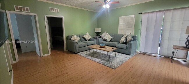 Building Photo - 320 Moss Hill Rd