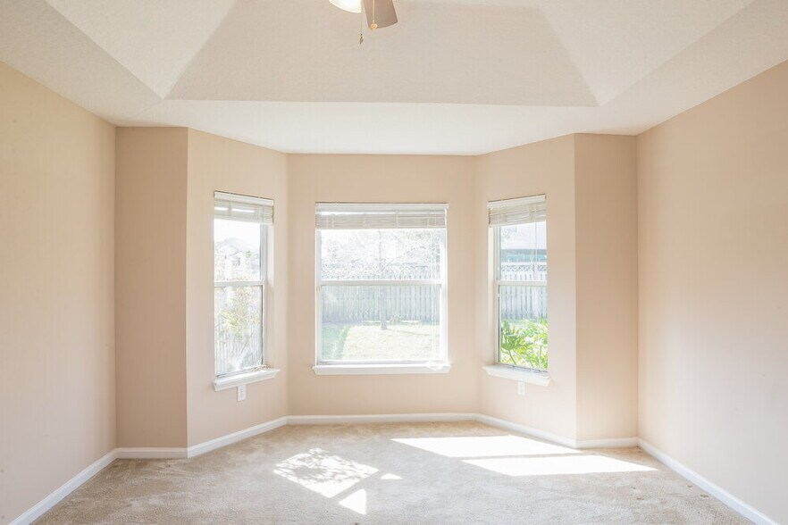 Building Photo - 744 Flowers St