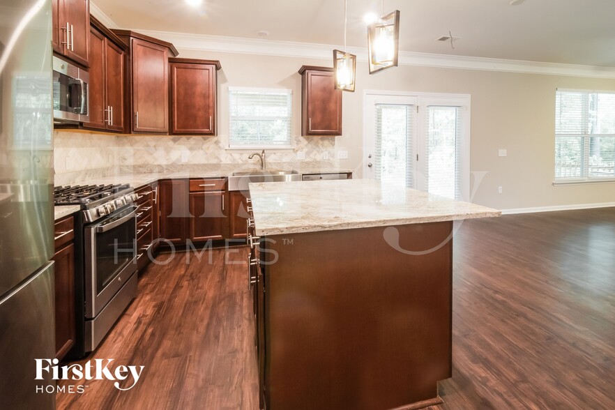 Building Photo - 161 Vango Dr