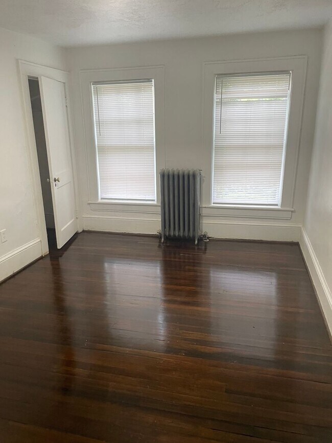 Building Photo - 3 bedroom 1.5 bath House for rent