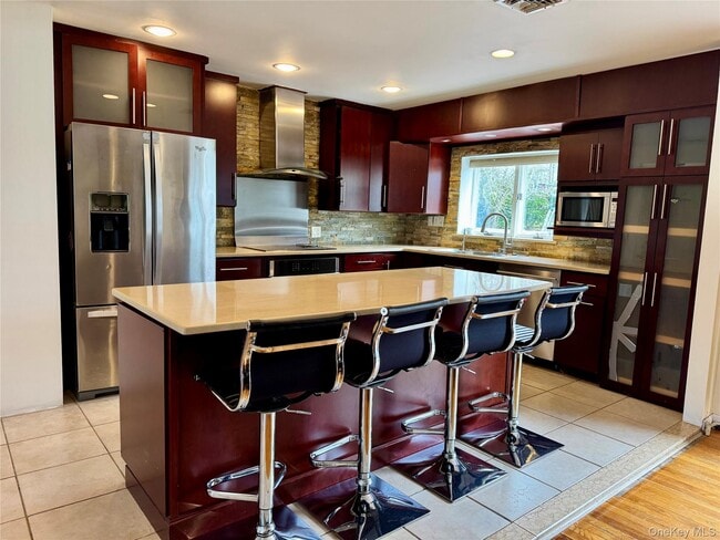 Building Photo - 6 Fairway Dr