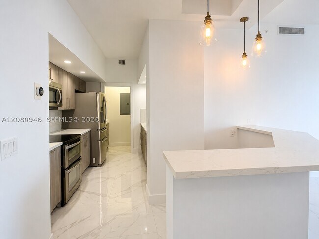 Building Photo - 6917 Collins Ave