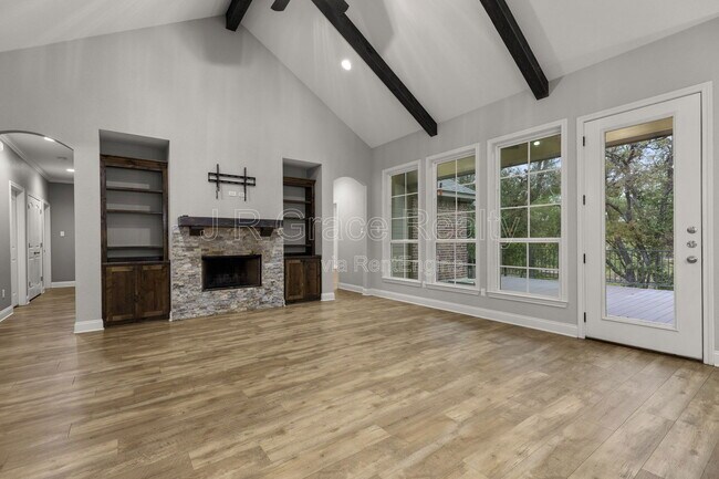 Building Photo - 19 N Shore Cir