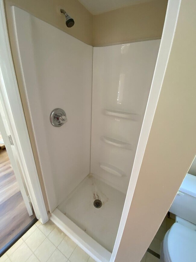 Building Photo - 802 N B St