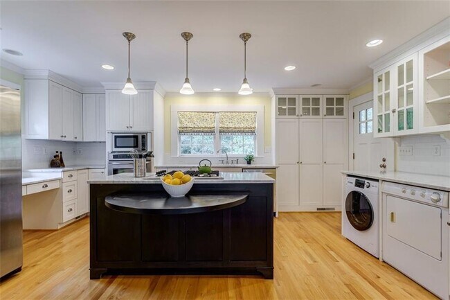 Building Photo - 1987 Knight Ct SE