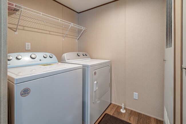 Building Photo - 13 Garden Rd