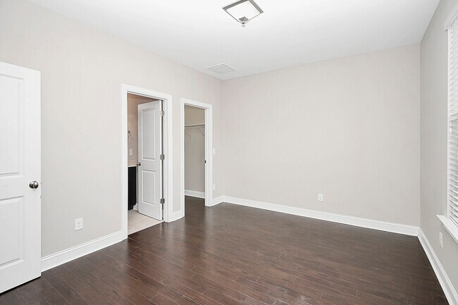 Building Photo - 2633 Statesville Ave