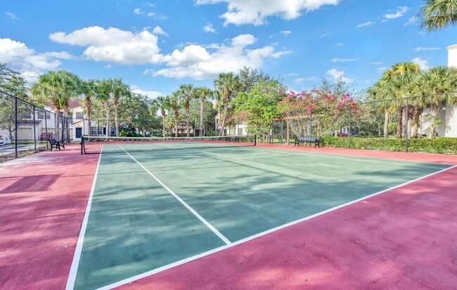 Building Photo - Bright & Beautiful 2/2 Condo in The Estate...
