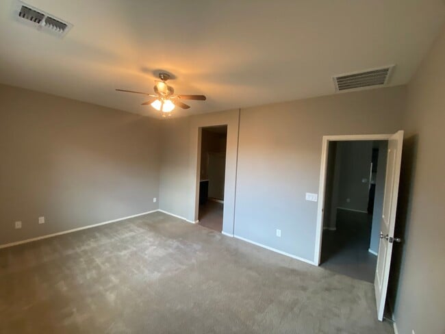 Building Photo - Spacious 3 Bed 2 Bath Home in Desirable Peoria Location