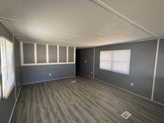 Building Photo - 831 N Pontiac Trail