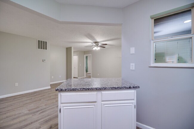 Building Photo - 1540 Spinnaker Way
