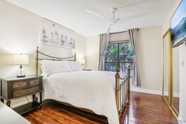 Building Photo - 7153 Promenade Dr