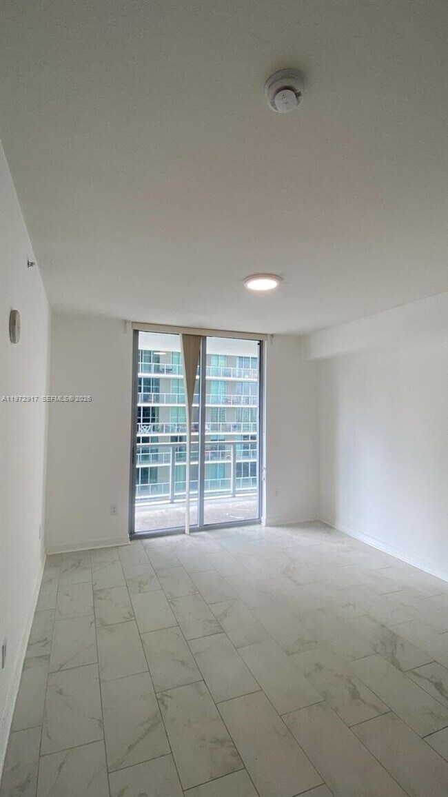 Building Photo - 1111 SW 1st Ave