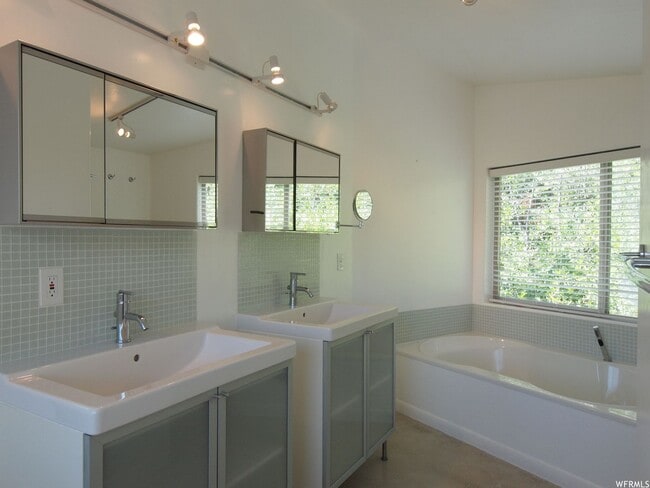 Building Photo - 430 Aspen Dr