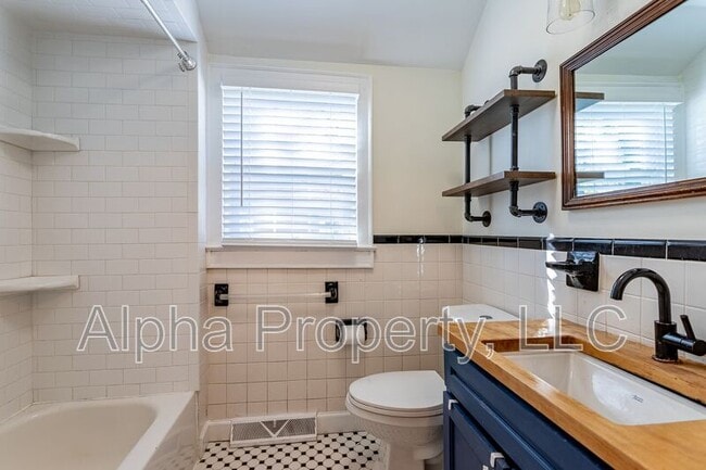 Building Photo - 22 Cammer Ave