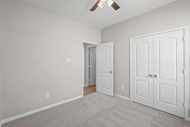 Building Photo - 2547 Hawthorn Park Ct