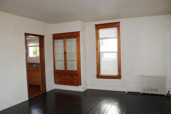 Building Photo - 529 W Topeka Ave