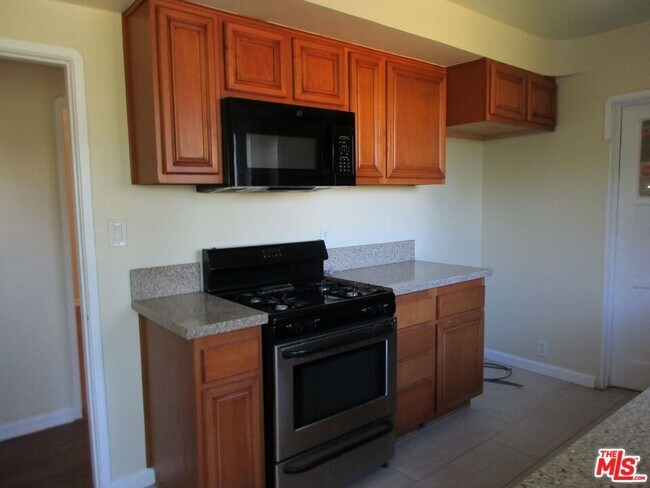 Building Photo - 5108 Valley Ridge Ave