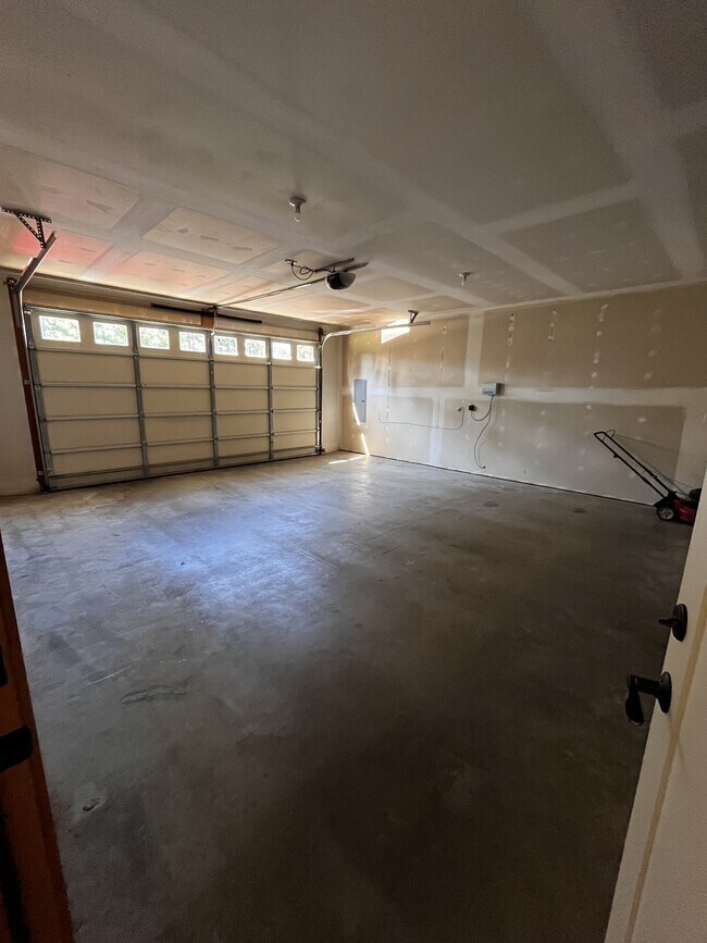 Building Photo - 251 Berry Rdg Rd