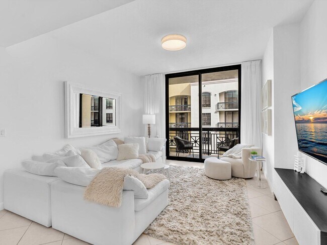 Building Photo - 801 S Olive Ave