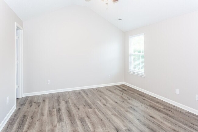 Building Photo - 922 Grassy Patch Ln